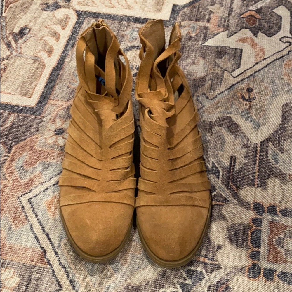 Carlos Santana booties size 6.5